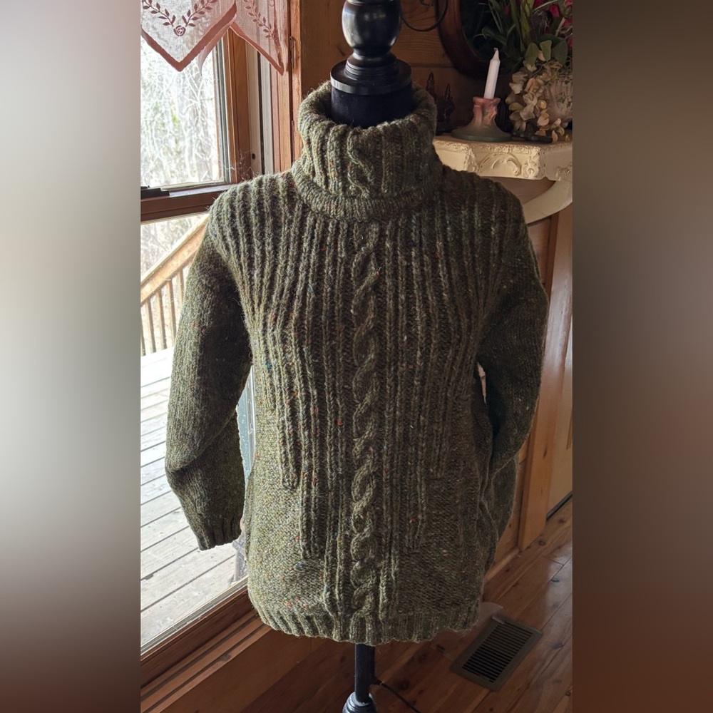 VTG Donegal Pure Wool Cable Knit Fisherman Fleck Yarn Sweater Turtleneck Ireland